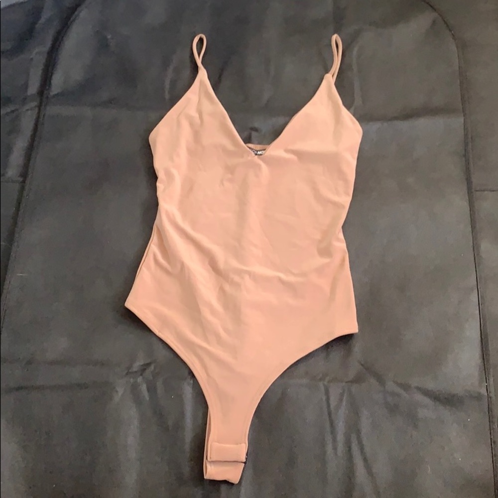 FASHION NOVA BODYSUIT NUDE SMALL LIKE NEW
